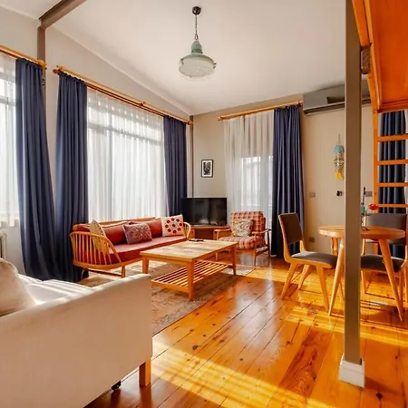 High Ceiling With Large Balcony Apartmán *