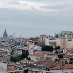 High Ceiling With Large Balcony 公寓 伊斯坦布尔