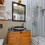 High Ceiling With Large Balcony 公寓 *