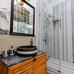 High Ceiling With Large Balcony * 伊斯坦布尔