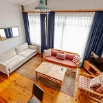 High Ceiling With Large Balcony * 伊斯坦布尔