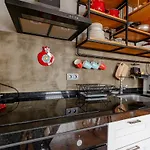 High Ceiling With Large Balcony 公寓