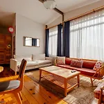 公寓 High Ceiling With Large Balcony