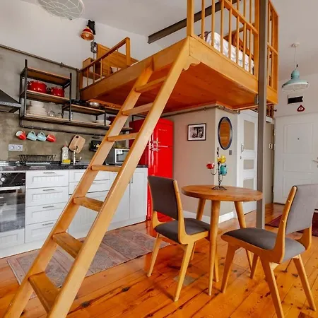 High Ceiling With Large Balcony * Istanbul