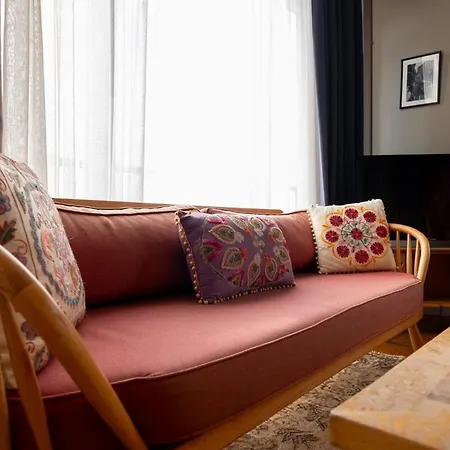 High Ceiling With Large Balcony Apartment *