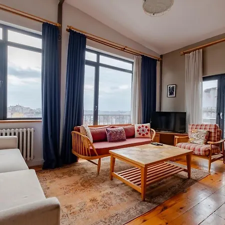 Apartment High Ceiling With Large Balcony Istanbul