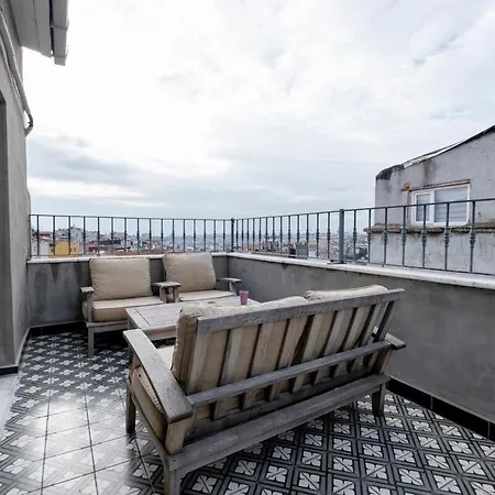 High Ceiling With Large Balcony Apartment *