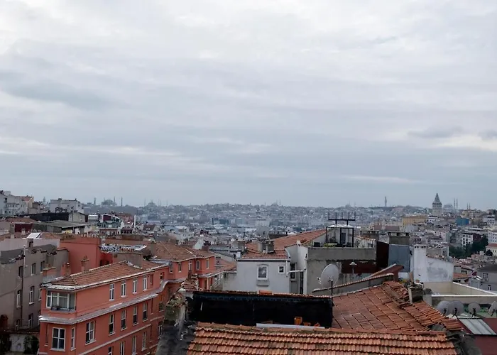 High Ceiling With Large Balcony Apartment *
