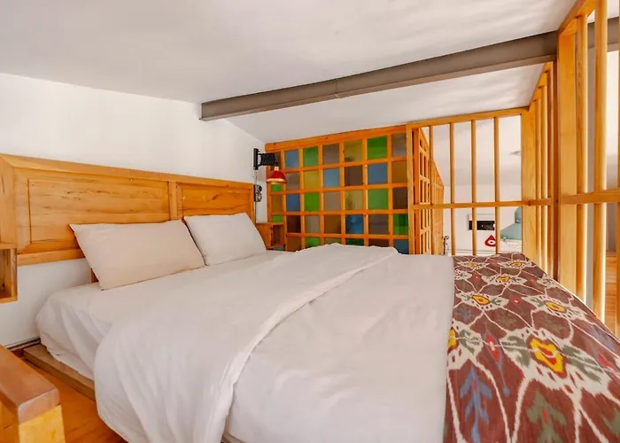 High Ceiling With Large Balcony Apartment