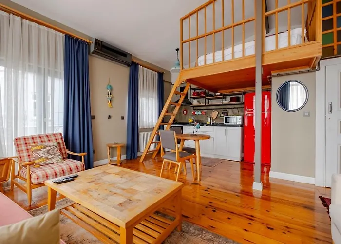 Apartment High Ceiling With Large Balcony *
