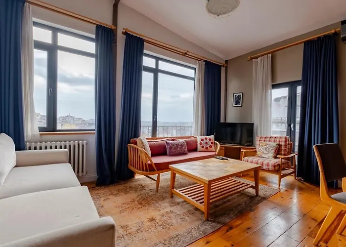 Apartment High Ceiling With Large Balcony Istanbul