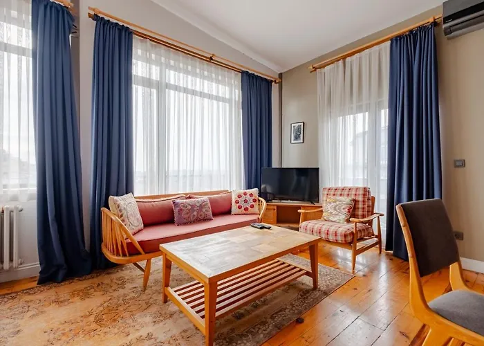 High Ceiling With Large Balcony Apartment *