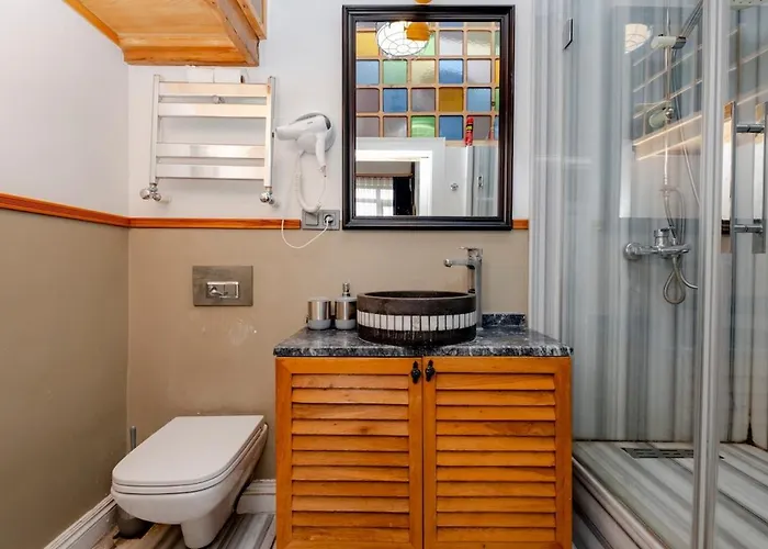 Apartment High Ceiling With Large Balcony *