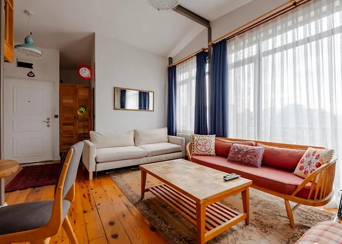 Apartment High Ceiling With Large Balcony Istanbul