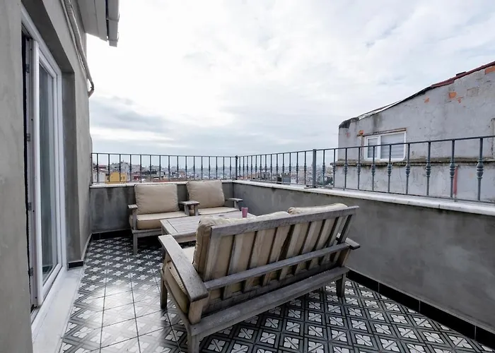 High Ceiling With Large Balcony Apartment *