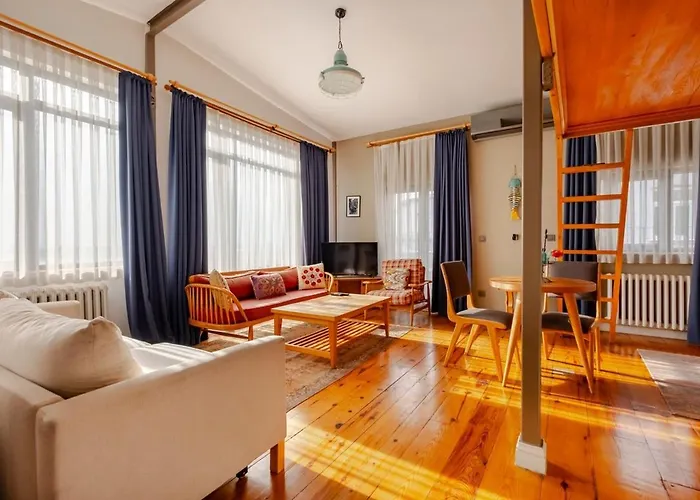 High Ceiling With Large Balcony Apartment *