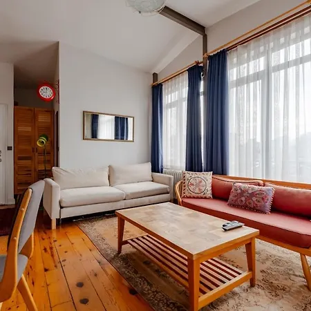 Appartement High Ceiling With Large Balcony Istanboel